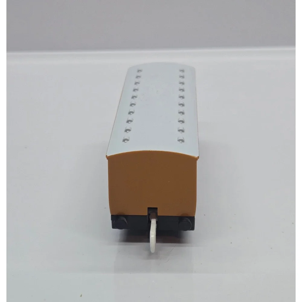 Tomy Thomas & Friends Clarabel Passenger Coach Train Car 2004 TrackMaster Plarai